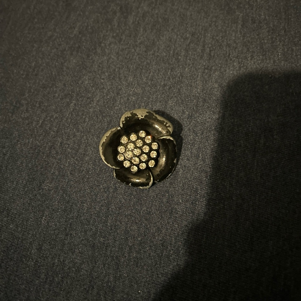Elegant Black Floral ring